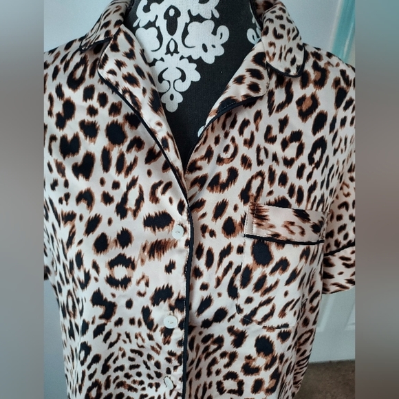 Victoria's Secret VS (S) Cream Black Satin Cougar Animal Print Button Up Shirt - Picture 9 of 14